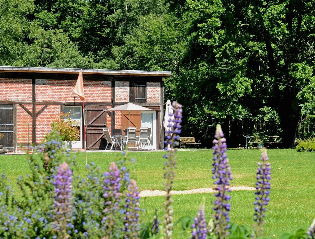 Domaine De La Mesange Acomodação com café da manhã Le Mesnil-Durand Exterior foto